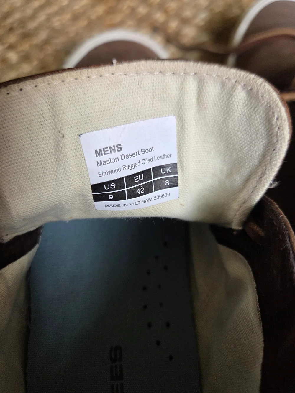 SEAVEES-Maslon Desert Chukka Boot Color: Elmwood